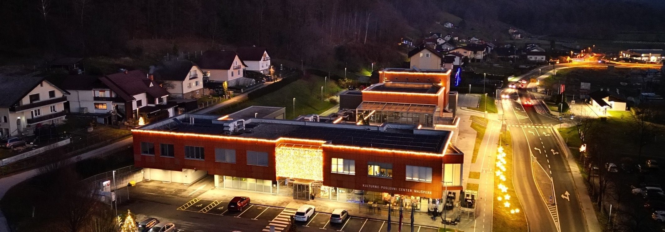 Majšperk v soju prazničnih luči